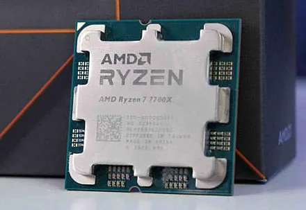 На изображении представлен процессор AMD Ryzen 7 7700X.
Это высокопроизводительный процессор из серии Ryzen 7, предназначенный для игровых и рабочих систем