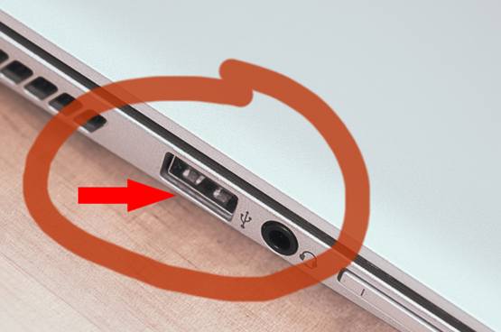 Пример классического USB-порта на ноутбуке